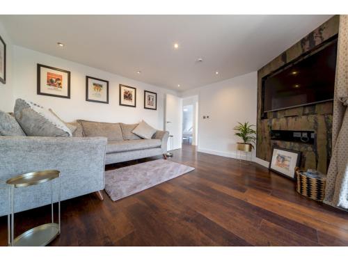 Pass the Keys NEW Newquay Sea View Penthouse Apartment