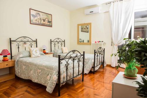2 twin beds