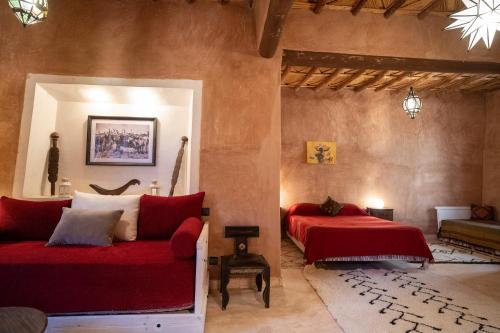 Dar Kamar - Tap to explore photos