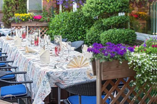 Facilities, Hotel & Restaurant Mowchen in Norden