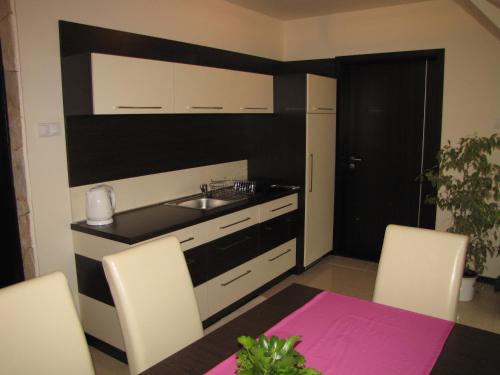 Oázis Apartmanház - image 3
