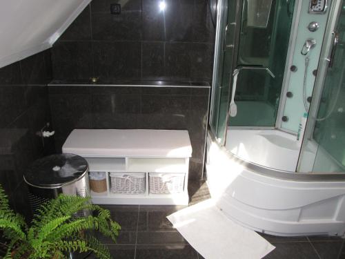 Oázis Apartmanház - image 12