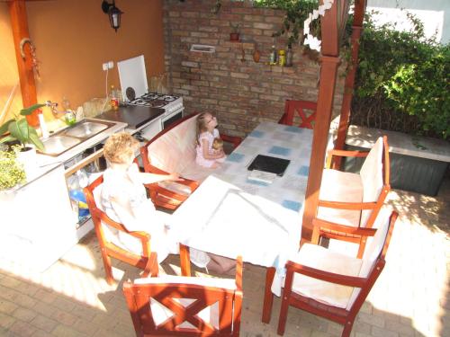 Oázis Apartmanház - image 8