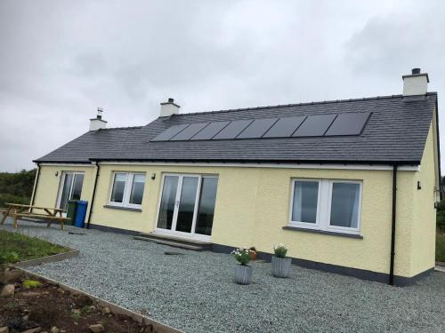 Loch Caroy Bay Cottage in Ose
