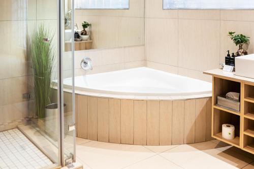 ห้องน้ำ, Kathu Gamagara Lodge in คาทู