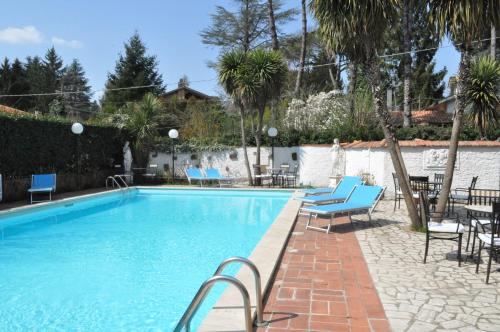 Bassein, Villa Artemis in Nemi