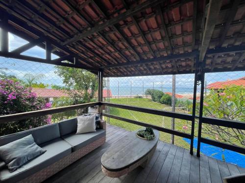 Villa Pecem com piscina e vista deslumbrante