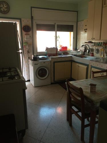 Property located in a quiet area close to the train station and town, Casablanca (Foto 10)