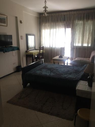 Property located in a quiet area close to the train station and town, Casablanca (Foto 8)