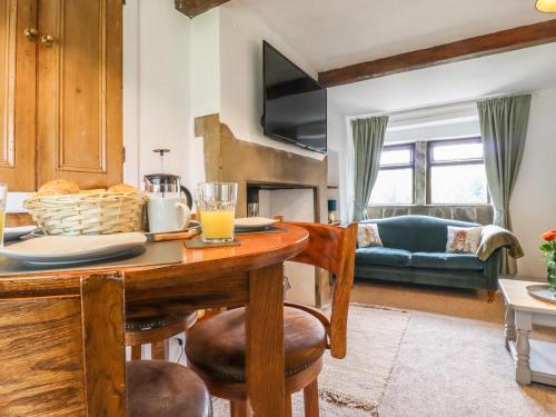 Exterior view, 8 Lune Street in Worth Valley