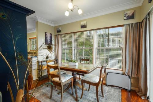 المرافق, Kohi Family Home With Netflix l Gardens View in St Heliers