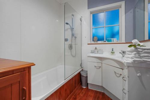 Kohi Family Home With Netflix l Gardens View, Auckland (Foto 3)