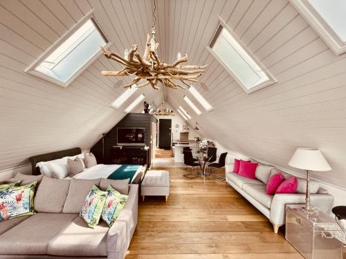 Luxury Boathouse Apartment - central Henley-on-Thames in Remenham
