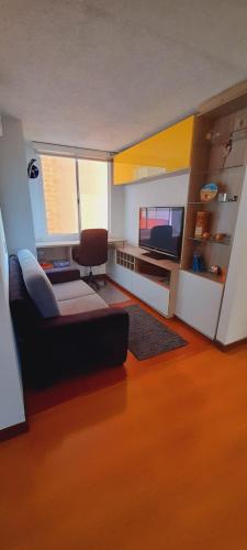 Apartamento en Colina cerca al Centro Comercial