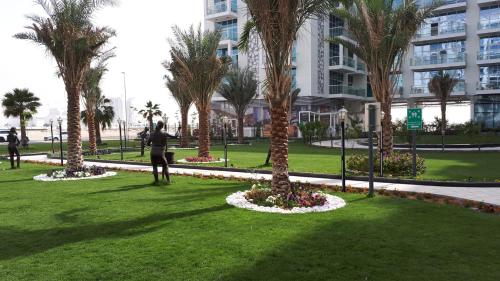 DUBAI - Glitz 3 Residences - MAJESTIC Luxe Holiday Home - 2BR - Sleep 4 - FOR FAMILIES & COUPLES STAYS ONLY, Dubai (Foto 2)