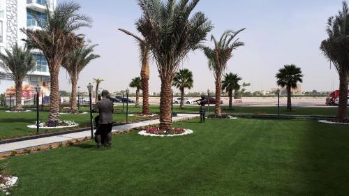 DUBAI - Glitz 3 Residences - MAJESTIC Luxe Holiday Home - 2BR - Sleep 4 - FOR FAMILIES & COUPLES STAYS ONLY, Dubai