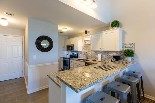 B 59-11 3rd Night & Golf Free in Sept Oct-Awesome New Listing-3BD 3BA Beauty-Close to SDC & Strip in Branson, USA