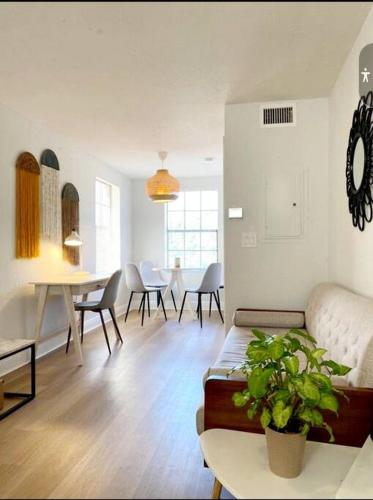 Lovely Apartment Near Brickell 3 - Isle of Normandy, FL