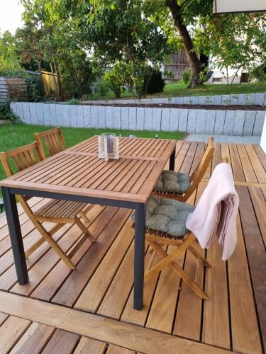 Gemütliche Premium Ferienwohnung mit Terrasse nähe S-Bahn