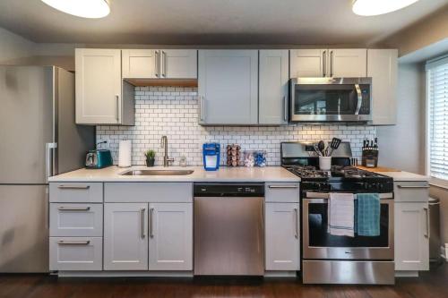 HOLLY SECOND FLOOR 2 King Beds