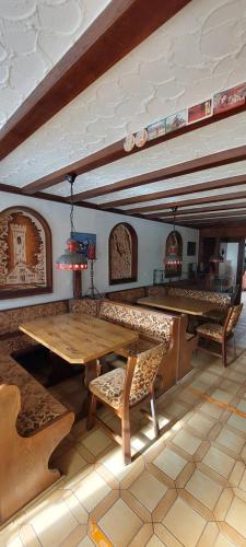 Black Bear Bikers Pub-Hotel in Kempfeld