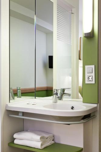 2 twin beds