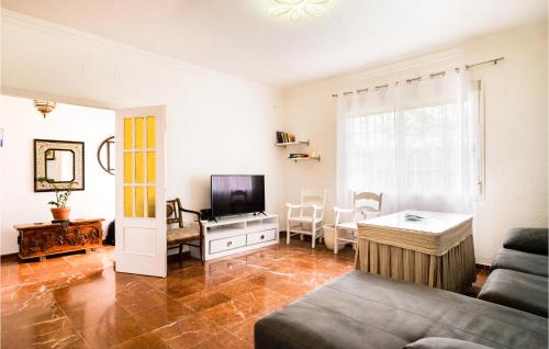 3 Bedroom Stunning Home In Valencina De La Concep