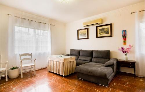 3 Bedroom Stunning Home In Valencina De La Concep