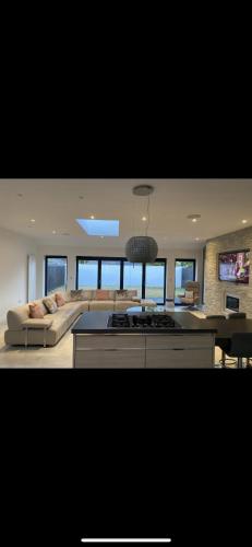 Perfect 4 bedroom 2 bathroom Home in Duddingston