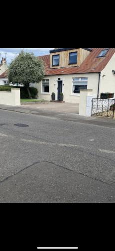 Perfect 4 bedroom 2 bathroom Home in Duddingston