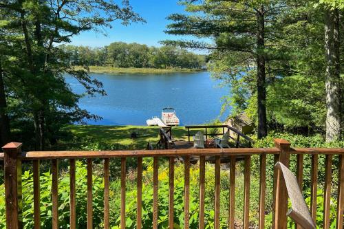 Fish, Hike & Hunt: Lakeside Newaygo Cottage in Ņūveigo (MI)