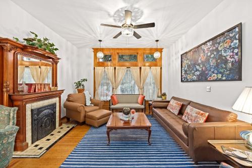 Flora House Denver Room Type - Deluxe King Suite