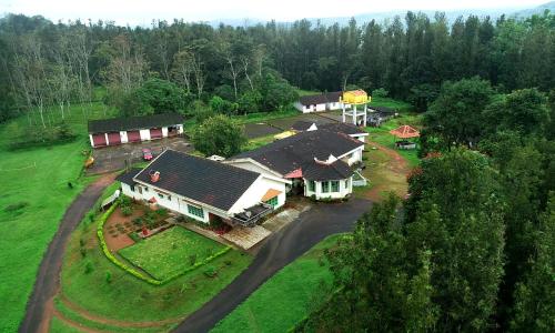 Hill Top Homestay - Estate & Whole Place