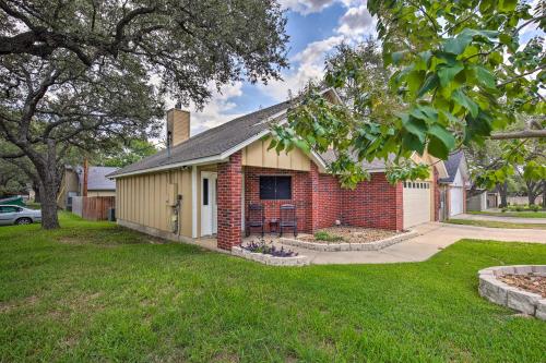 Family Retreat about 1 Mi to Hill Country Mile! in Boerne, USA