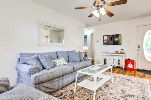 Secluded La Mer Cottage Less Than 1 Mi to Beach! in Waveland, USA