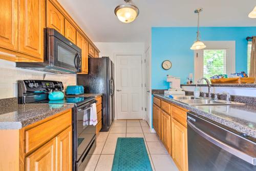 Secluded La Mer Cottage Less Than 1 Mi to Beach! in Waveland, USA