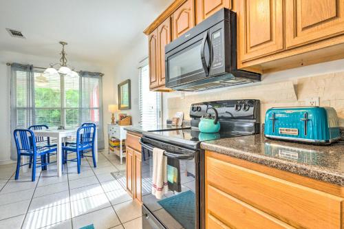 Secluded La Mer Cottage Less Than 1 Mi to Beach! in Waveland, USA
