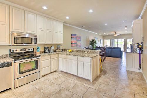 Lakefront Hot Springs Condo with Balcony and Boat Slip in Hot Springs, USA