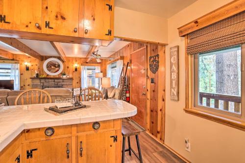 Wrightwood Cabin with Cozy Interior! in Wrightwood (CA)