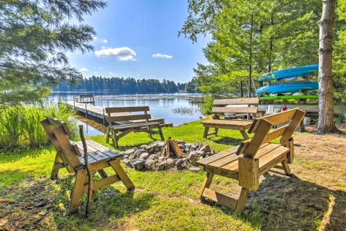 Outdoor Lovers Paradise with Dock and Fire Pit! in Woodruff, USA