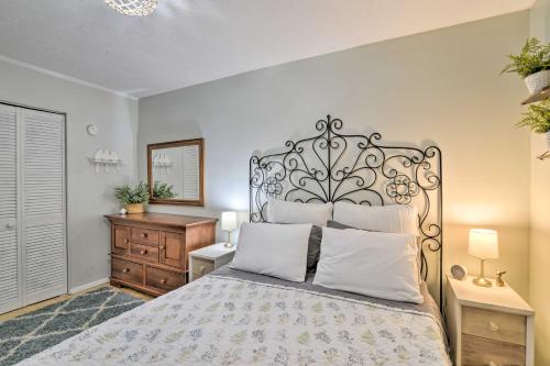 Enchanting Family House with Balcony Less Than 3 Mi to WVU! in Morgantown, USA
