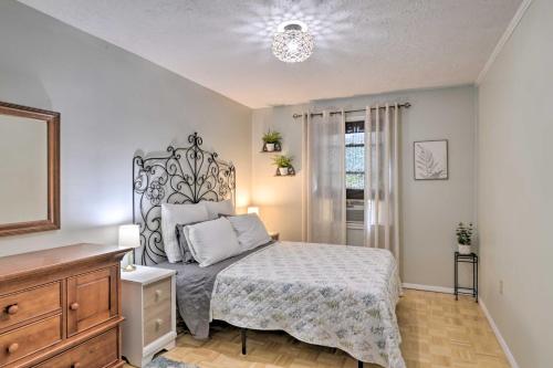 Enchanting Family House with Balcony Less Than 3 Mi to WVU! in Morgantown, USA