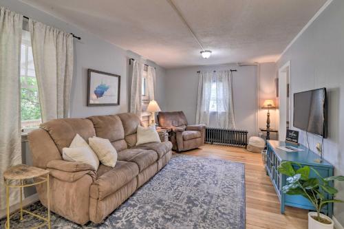 Enchanting Family House with Balcony Less Than 3 Mi to WVU! in Morgantown, USA