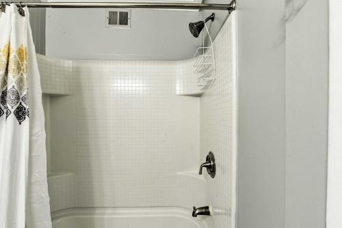 Family House with Balcony Less Than 3 Mi to WV University - image 11