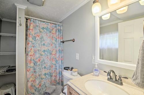 Family House with Balcony Less Than 3 Mi to WV University - image 6