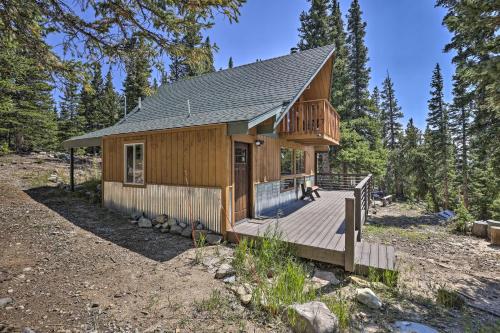 High-Altitude Fairplay Cabin with Deck and Views!