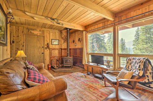 High-Altitude Fairplay Cabin with Deck and Views!