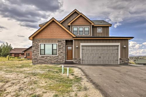 Walk To Golf Modern Mtn-View Home in Granby