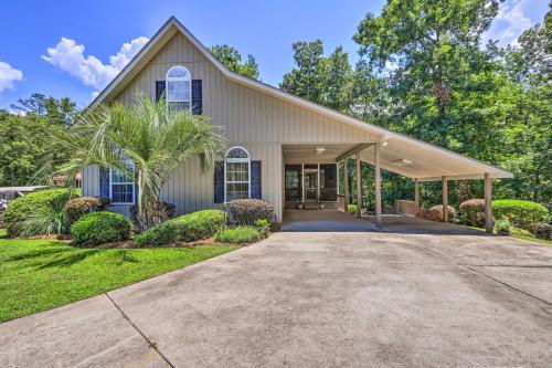 Waterfront Eatonton Escape with Private Hot Tub!