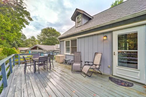 Peaceful Newland Family Cottage with 2 Decks! in Newland, USA